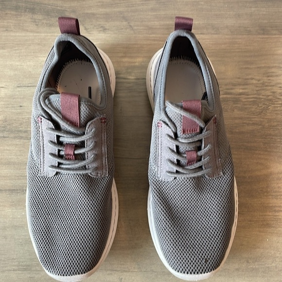 Clark’s, men’s/youth 7, women’s 8.5-9, step urban low gray tennis shoe - Picture 4 of 9